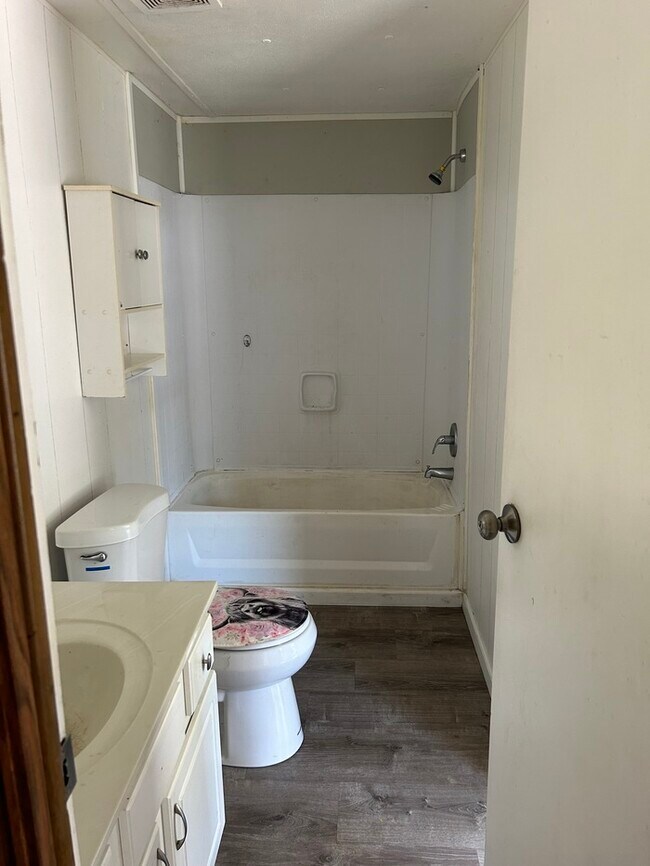 Photo - 2 Bedroom/1 Bathroom Mobile Home