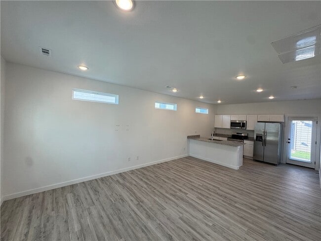 Photo - 910 Massachusetts Ave