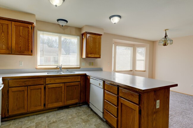 Photo - 3 Bed 2 Bath House with all new flooring!