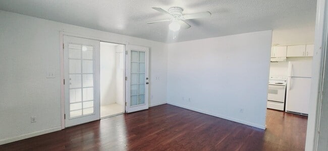 Photo - 911 W Leola St