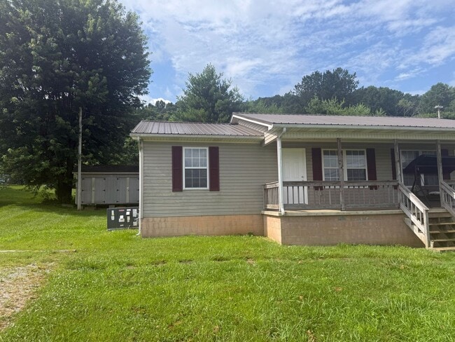 Building Photo - Newly Updated 2-Bedroom Apartment in Sparta with Lawn Care Included