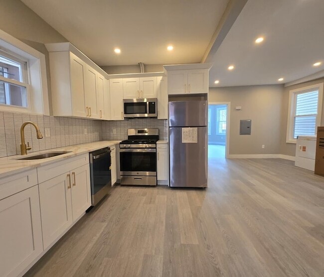Building Photo - 144 Stevens Ave