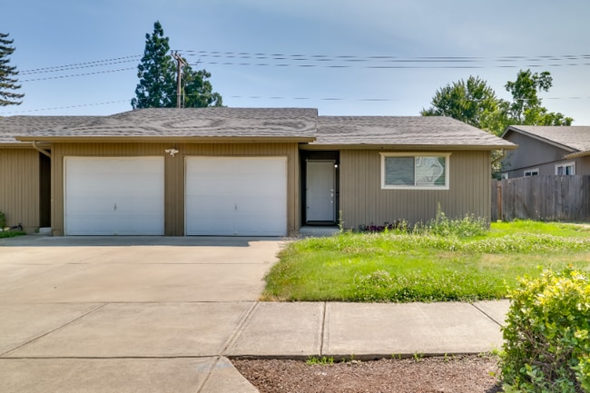 Photo - 2526 Wintergreen Ave NW