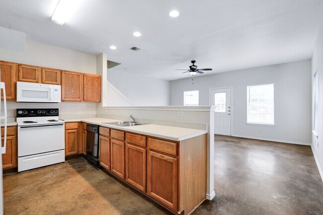 5815 Golf Bend Unidad 2