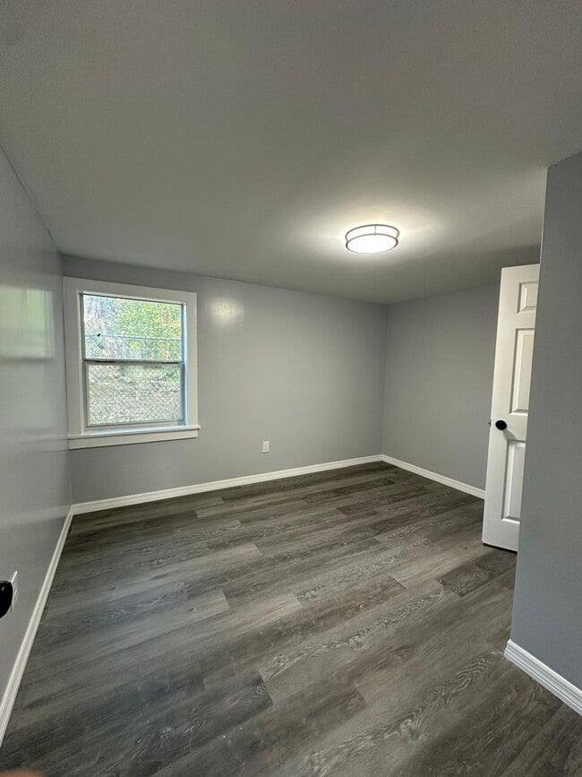 Photo - 1956 W 25th St