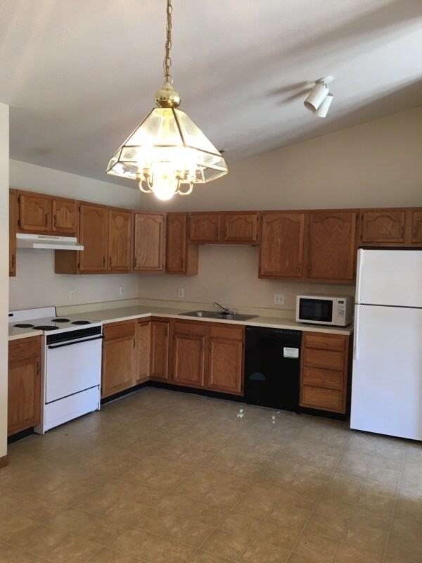 Photo - 3519 Thornhill Cir E