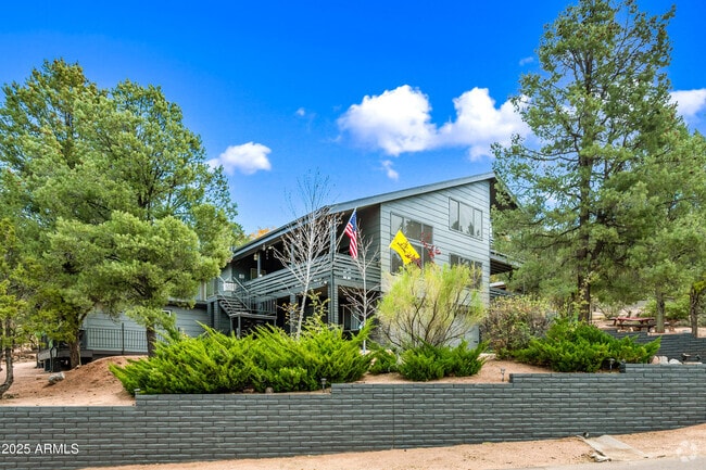 Building Photo - 1207 N Arrowhead Dr Rental