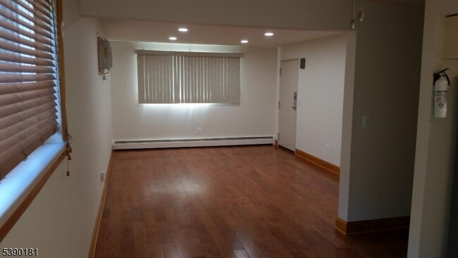 Photo - 890 Allwood Rd