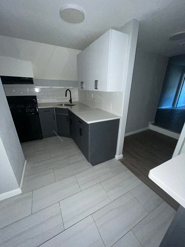 Building Photo - 880 S 14th St