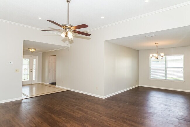 Photo - 2077 Willesdon Dr W