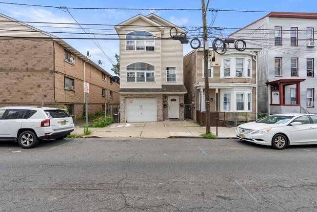 Building Photo - 110 16th Ave Unit 2nd FL Rental