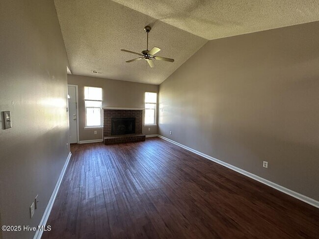 Photo - 204 Live Oak Ct
