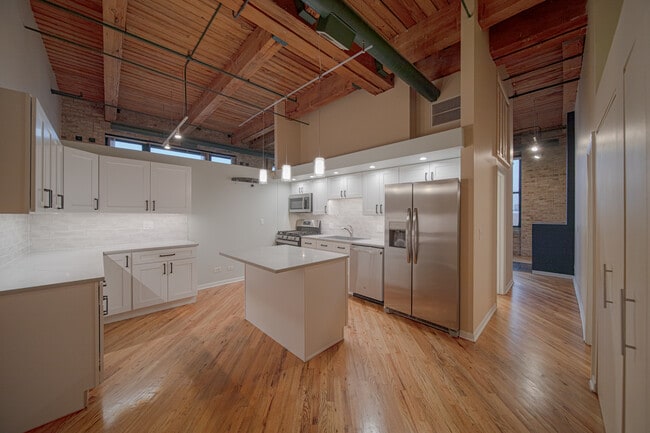 Photo - 2222 W Diversey Ave Unidad 214 Rental