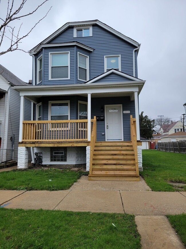 Building Photo - 7342 S Paulina St