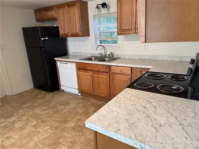 Photo - 1938 Main St NW