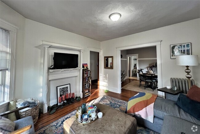 Building Photo - 20 Moore St Unit 2 Rental