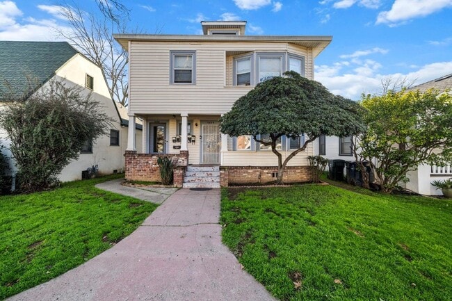 Building Photo - 1235 32nd St