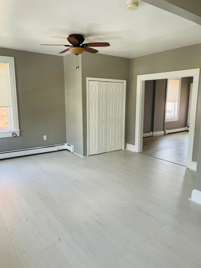 Building Photo - 1006 E Market St Unit 2nd fl front