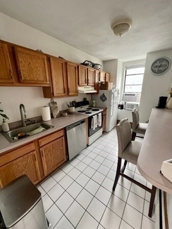 Building Photo - 91 E Brookline St Unit 3