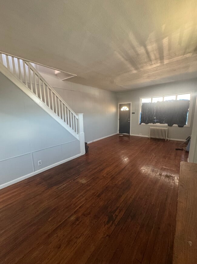 Photo - 2040 Pratt St