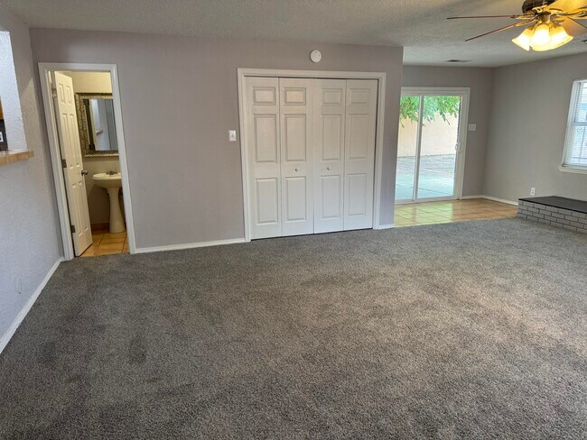 Photo - 2551 Aspen Ave NW