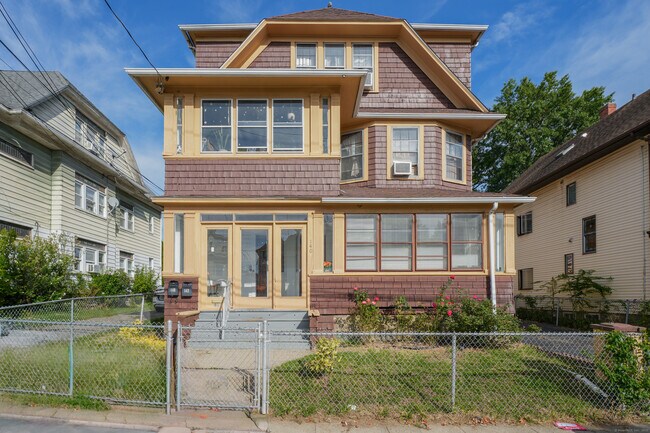 Building Photo - 140 Kent Ave Rental