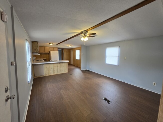Photo - 105 Colonial Ct