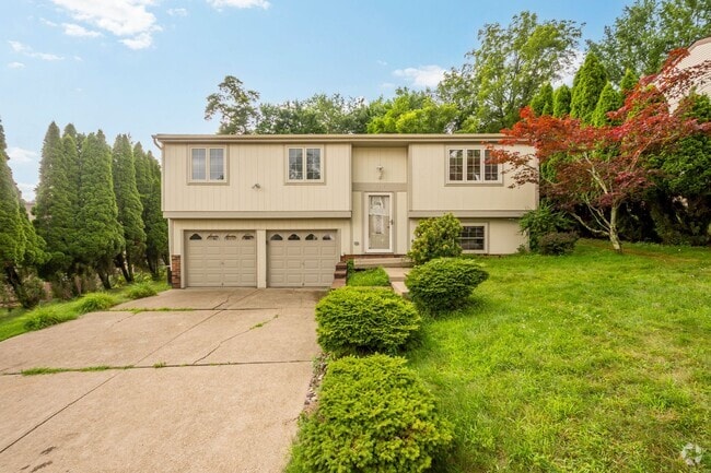 Building Photo - READY FOR MOVE IN! NEWLY RENOVATED 3 BEDRO... Rental