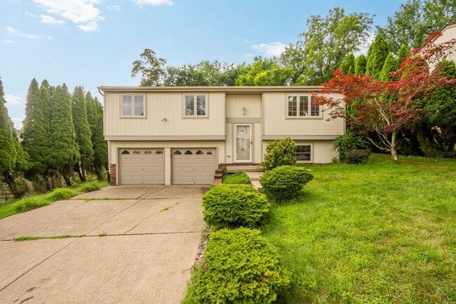 READY FOR MOVE IN! NEWLY RENOVATED 3 BEDRO... - READY FOR MOVE IN! NEWLY RENOVATED 3 BEDRO... House