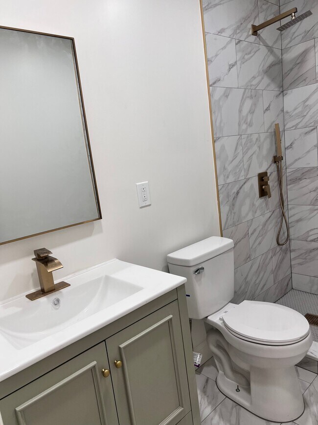 Photo - 2925 W Kenwood Ave