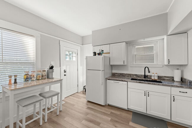 Photo - 1322 W 69th St Unit ID1061087P