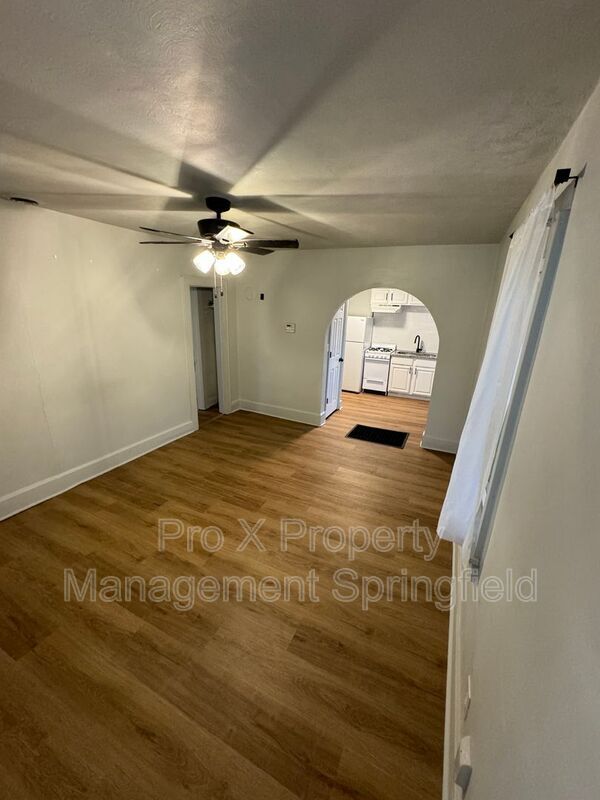 Photo - 2416 W Walnut St Unit 1