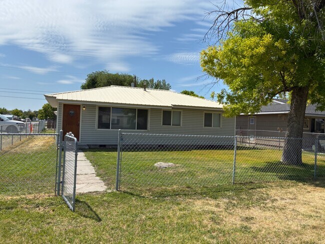 Photo - 658 Oriental Ave House