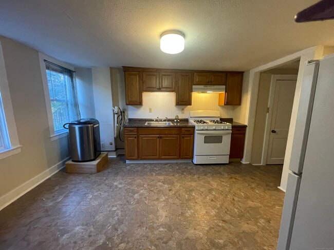 Building Photo - 42 Fisher Hill Rd Unit 3