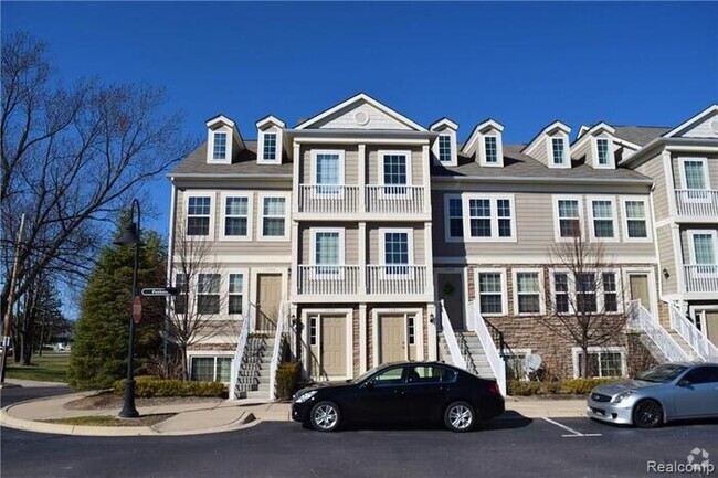 Building Photo - Furnished Townhouse with garage