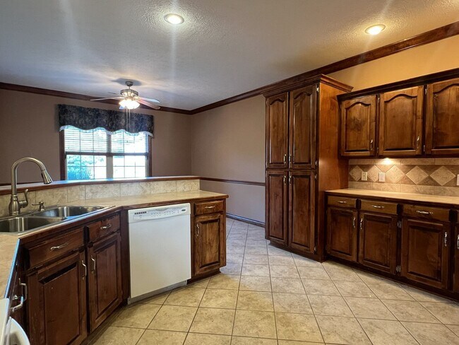 Photo - Spacious Family Home in Republic