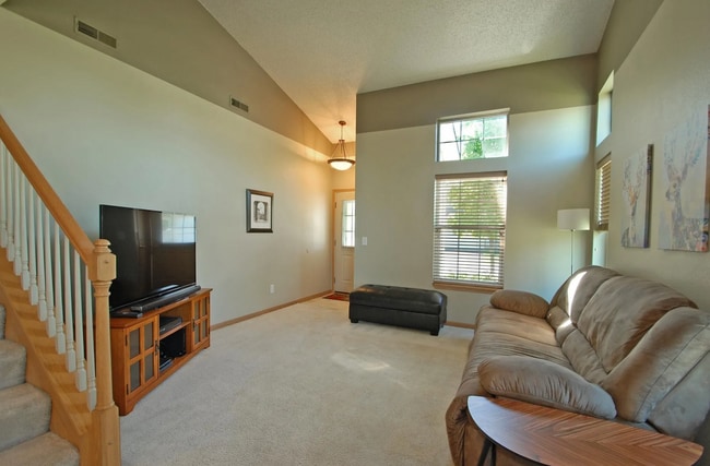 Photo - 140 Bridgewater Trl