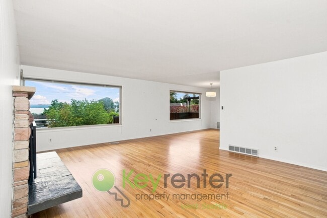 924 S 226th Pl