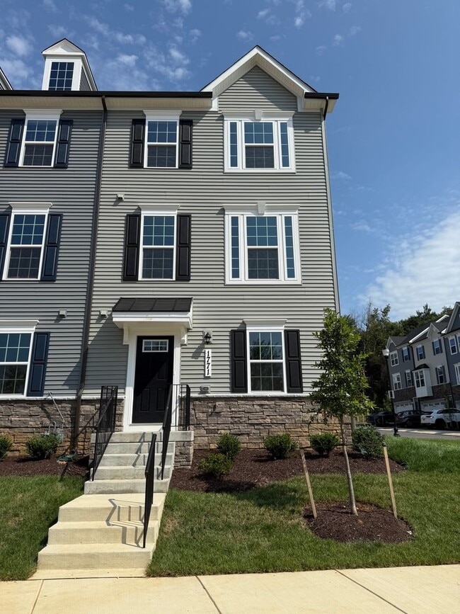 Brand New Build (Never lived in!) END UNIT... - Brand New Build (Never lived in!) END UNIT... Townhome