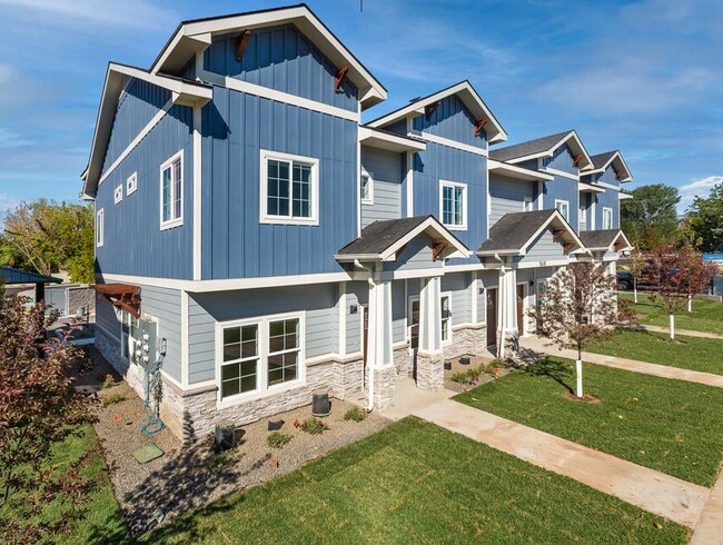 Five Mile Crossing Townhomes - Five Mile Crossing Townhomes
