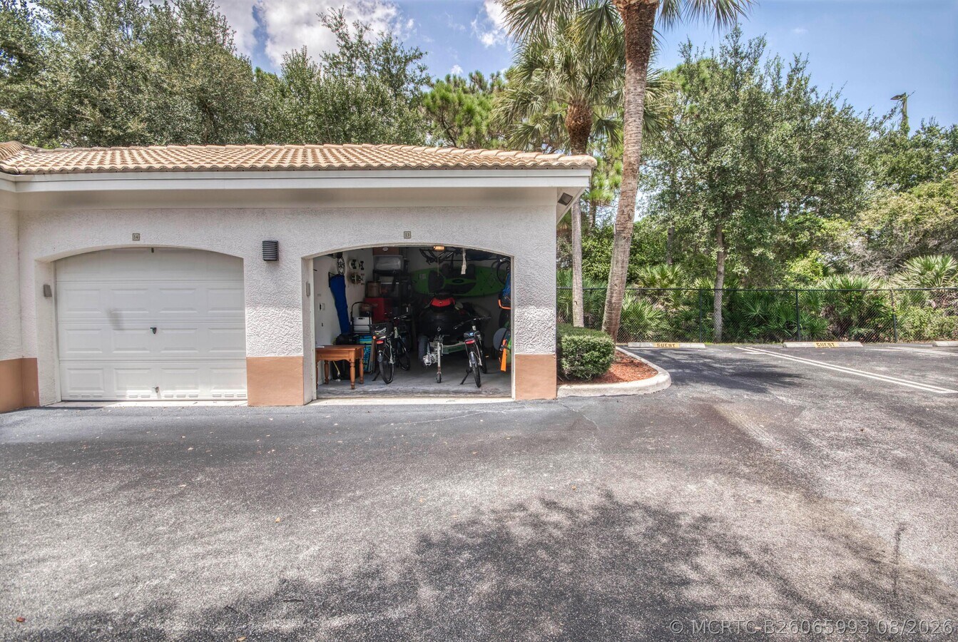 Photo - 1305 Myrtlewood Cir E
