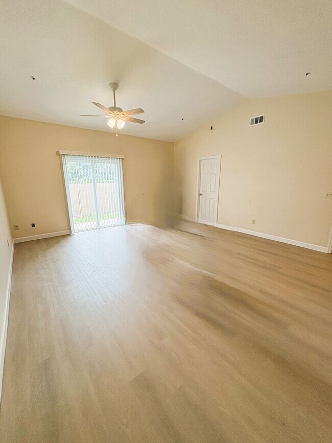 519 Carambola Ave