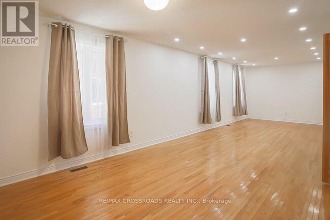 Photo - 87 Woodriver St