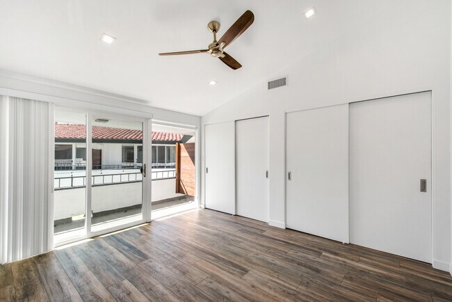 Dormitorio principal, balcón privado - The A on Lido