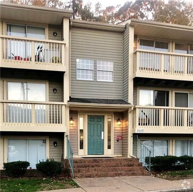 Building Photo - Updated condo across from UNCC!! Dont Miss...