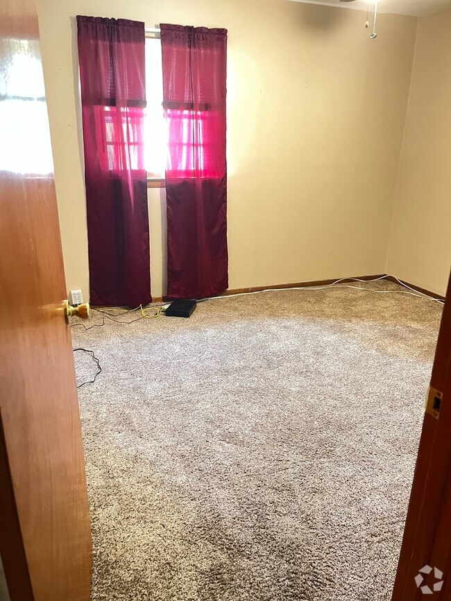 Building Photo - 3909 Deerfield Rd Rental