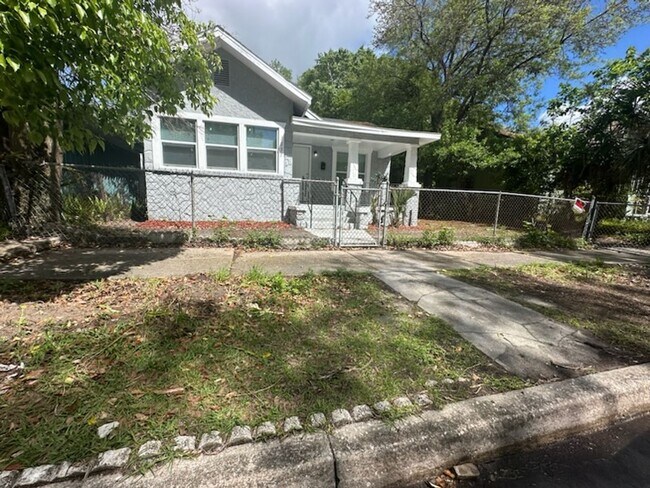 Photo - **Move in Ready** 3/2 Single Family home