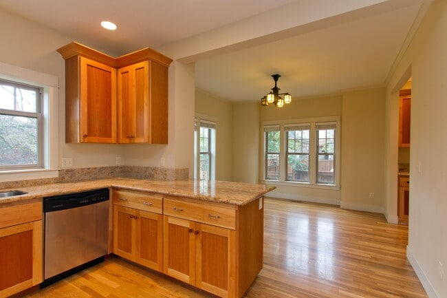 Photo - 1062 SE Webber St