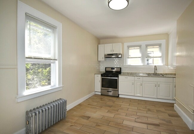 Building Photo - 12 Ward Pl Unit 2 Rental