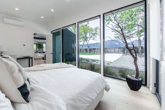 Photo - Modern Luxury Rental with Unobstructed Fla...